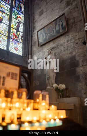 Interno del XII secolo gotico Cathédrale Notre-Dame de Rouen in Normandia, Francia Foto Stock