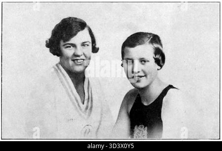Una fotografia del 26 febbraio 1933 con Truus Klapwijk (la stella più antica) e Willy den Ouden (la stella più giovane), che rappresenta due generazioni diverse di sport. Foto Stock