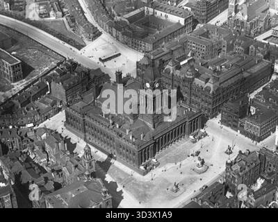 Vista aerea del municipio di Leeds nell'ottobre 1910, che mostra Oxford Place e Great George Street, dove il gruppo Mawer di scultori aveva il loro scalo. David Lloyd George doveva ricevere la libertà della città in questo momento. Foto Stock