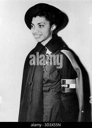 Questa fotografia del marzo 1937 mostra l'infermiera afroamericana Salaria Kea mentre era in Spagna come parte dell'American Medical Bureau durante la guerra civile spagnola. Foto Stock
