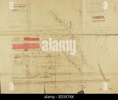 Il campo di lavoro forzato Degusa a Gleiwitz, gestito dalla Deutsche Gasrusswerke GmbH intorno al 1944, ospitava 506 prigionieri ebrei, tra cui 245 donne e 261 uomini. Il sito divenne noto come Gleiwitz II Foto Stock