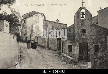 Questa fotografia mostra la Chapelle Saint-Sauveur a le Cannet, scattata tra il 1900 e il 1910. L'identità del fotografo rimane sconosciuta. Foto Stock