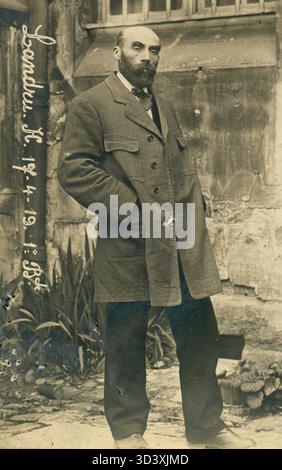 Una fotografia di Landru scattata poco dopo il suo arresto il 17 aprile 1919. Landru era un famoso serial killer francese che divenne famigerato per i suoi crimini. Foto Stock