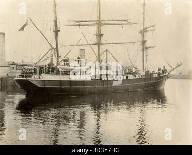 Nel 1913, la nave baleniera "Scotia" fu utilizzata come nave di osservazione per iceberg e pericoli di ghiaccio durante un viaggio verso l'Oceano Atlantico settentrionale. Foto Stock