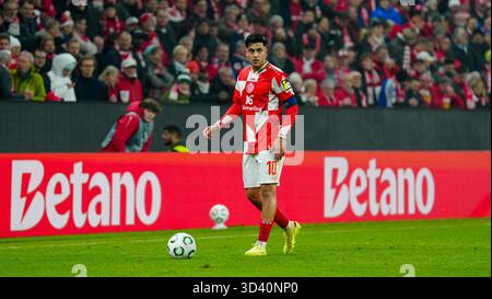 UEFA Europa Conference League Matchday 3: FSV Mainz 05 vs ACF Fiorentina alla Mewa Arena di Magonza, Germania. Nadiem Amiri in azione durante il match. Foto Stock