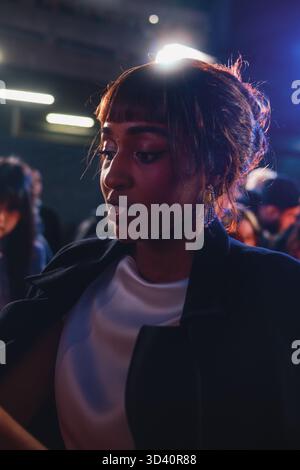 Ayo Edebiri incontra i fan al BFI London Film Festival 2025 Red Carpet Gala Premiere di "After the Hunt". Foto Stock