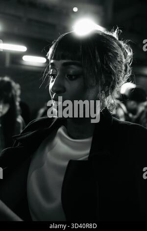 Ayo Edebiri incontra i fan al BFI London Film Festival 2025 Red Carpet Gala Premiere di "After the Hunt". Foto Stock