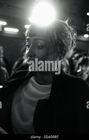 Ayo Edebiri incontra i fan al BFI London Film Festival 2025 Red Carpet Gala Premiere di "After the Hunt". Foto Stock