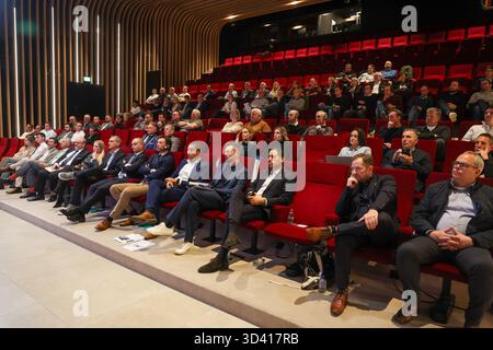 Tubize, Belgio. 7 novembre 2025. Immagine scattata durante una tavola rotonda sulla sicurezza nel calcio, organizzata dalla Pro League e dalla Royal Belgian Football Association (RBFA), venerdì 07 novembre 2025 a Tubize. BELGA PHOTO VIRGINIE LEFOUR credito: Belga News Agency/Alamy Live News Foto Stock