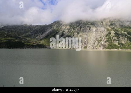 Vista sul lago Räterichsboden nelle Alpi svizzere Foto Stock