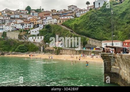 Affascinante villaggio di pescatori di Lastres nella regione delle Asturie, nel nord della Spagna Foto Stock