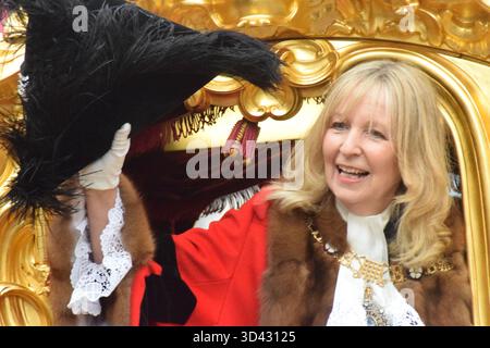 CITY OF LONDON, sabato 8 novembre 2025. Dame Susan Langley DBE diventa la terza donna Lord Mayor di Londra e la prima a detenere il titolo di Lady Mayor. Foto durante lo spettacolo di Lady Mayor. Foto Stock