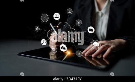 Il cloud computing consente l'integrazione di cloud, servizi e reti per la trasformazione digitale, l'accesso ai dati e la chiusura di connettività scalabile della piattaforma Foto Stock