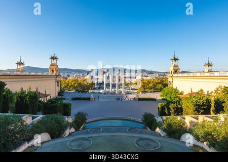 Quattro colonne e Fontana Magica di Montjuic a Barcellona, Catalogna, Spagna Foto Stock