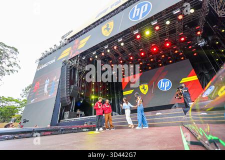 (L) Charles Leclerc (MON) - Scuderia Ferrari - Ferrari SF-25 - Ferrari (R) Lewis Hamilton (GBR) - Scuderia Ferrari - Ferrari SF-25 - Ferrari sul Foto Stock