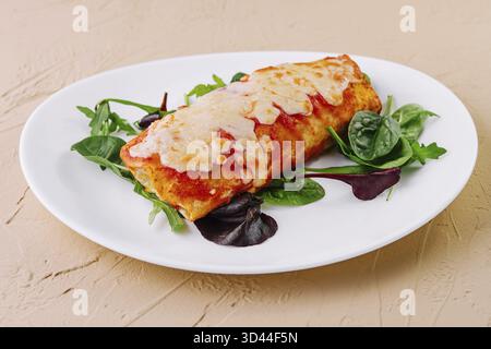 Cibo, quesadilla vegetariana con verdure e formaggio Foto Stock