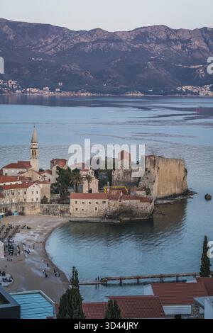 Budva, Montenegro - Aprile 2018 : Vista del centro storico centro di Budva sulla costa adriatica Foto Stock