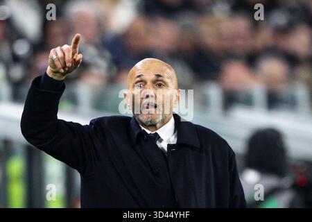 Torino, Italia. 8 novembre 2025. L'allenatore della Juventus Luciano Spalletti gesta durante la partita di calcio di serie A n. 11 JUVENTUS - TORINO dell'8 novembre 2025 allo stadio Allianz di Torino, Piemonte. (Foto di Matteo Bottanelli/NurPhoto) crediti: NurPhoto SRL/Alamy Live News Foto Stock
