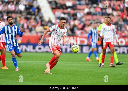 Girona, ESP. 8 novembre 2025. GIRONA FC-DEPORTIVO ALAVES 8 novembre 2025 Iván Martin (23) di Girona FC durante la partita tra Girona FC e Deportivo Alavés corrispondente alla dodici giorni di la Liga EA Sports allo Stadio Montilivi Municipal di Girona, Spagna. Crediti: Rosdemora/Alamy Live News Foto Stock