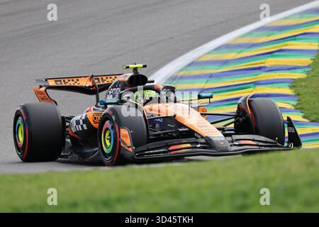 San Paolo, BRA. 11/08/2025. Lando Norris del Regno Unito alla guida della (4) McLaren F1 Team MCL39 Mercedes, durante la Formula 1 MSC Cruises grande Premio De Sao Paulo 2025. Crediti: Alessio Morgese / Alamy live news Foto Stock