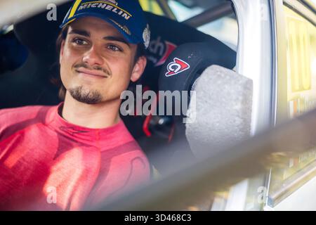 CONSTANT Louis, coppa Mathieu, Hyundai i20N Rally2, portait durante il Rallye Terre de Vaucluse 2025, 7° round del Championnat de France des rallyes Terre 2025, dall'8 al 9 novembre 2025 a Courthézon, Francia - Photo Bastien Roux/DPPI credito: DPPI Media/Alamy Live News Foto Stock
