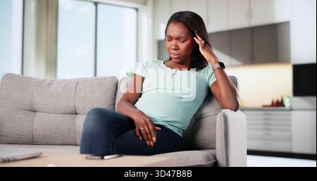 Sentirsi male mentalmente, la donna nella sessione di terapia psichiatrica Foto Stock