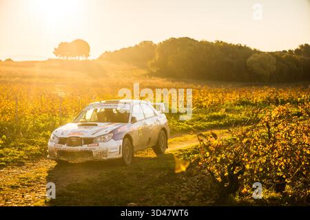 35 MOREL Jean-Luc, ROMERO Pascal, Subaru Impreza WRX, azione durante il Rallye Terre de Vaucluse 2025, 7° round del Championnat de France des rallyes Terre 2025, dall'8 al 9 novembre 2025 a Courthézon, Francia - Photo Bastien Roux / DPPI Foto Stock