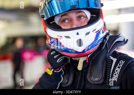 FLEMING Tom (gbr), Manthey 1st Phorm, Porsche 911 GT3 R LMGT3 #92, LM GT3, azione durante il Rookie test 2025 del Campionato Mondiale Endurance 2025, il 9 novembre 2025 sul circuito Internazionale del Bahrain a Sakhir, Bahrain - foto Julien Delfosse/DPPI credito: DPPI Media/Alamy Live News Foto Stock