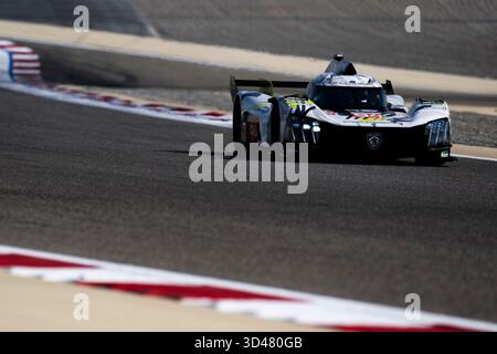 94 CASSIDY Nick (nzl), JAKOBSEN Malthe (dnk), Peugeot TotalEnergies, Peugeot 9X8 #94, Hypercar, azione durante la 8 ore del Bahrain 2025, 8° round del Campionato Mondiale Endurance 2025 FIA, dal 6 all'8 novembre 2025 sul circuito Internazionale Bahrain di Sakhir, Bahrain - foto Fabrizio Boldoni/DPPI Credit: DPPI Media/Alamy Live News Foto Stock