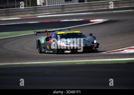 54 LACORTE Nicola (ita), Vista AF Corse, Ferrari 296 LMGT3 #54, LM GT3, azione durante le 8 ore di, Bahrain. , . FIA World Endurance Championship, dal 6 all'8 novembre 2025 sul circuito Internazionale del Bahrain a Sakhir, Bahrain - foto Fabrizio Boldoni/DPPI credito: DPPI Media/Alamy Live News Foto Stock