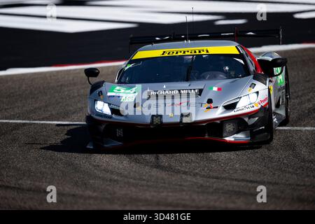 54 LACORTE Nicola (ita), Vista AF Corse, Ferrari 296 LMGT3 #54, LM GT3, azione durante le 8 ore di, Bahrain. , . FIA World Endurance Championship, dal 6 all'8 novembre 2025 sul circuito Internazionale del Bahrain a Sakhir, Bahrain - foto Fabrizio Boldoni/DPPI credito: DPPI Media/Alamy Live News Foto Stock