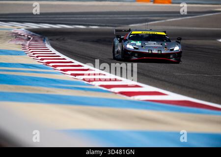 54 LACORTE Nicola (ita), Vista AF Corse, Ferrari 296 LMGT3 #54, LM GT3, azione durante le 8 ore di, Bahrain. , . FIA World Endurance Championship, dal 6 all'8 novembre 2025 sul circuito Internazionale del Bahrain a Sakhir, Bahrain - foto Fabrizio Boldoni/DPPI credito: DPPI Media/Alamy Live News Foto Stock