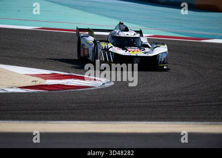94 CASSIDY Nick (nzl), JAKOBSEN Malthe (dnk), Peugeot TotalEnergies, Peugeot 9X8 #94, Hypercar, azione durante la 8 ore del Bahrain 2025, 8° round del Campionato Mondiale Endurance 2025 FIA, dal 6 all'8 novembre 2025 sul circuito Internazionale Bahrain di Sakhir, Bahrain - foto Fabrizio Boldoni/DPPI Credit: DPPI Media/Alamy Live News Foto Stock