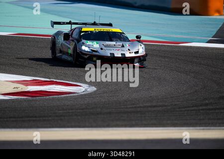54 LACORTE Nicola (ita), Vista AF Corse, Ferrari 296 LMGT3 #54, LM GT3, azione durante le 8 ore di, Bahrain. , . FIA World Endurance Championship, dal 6 all'8 novembre 2025 sul circuito Internazionale del Bahrain a Sakhir, Bahrain - foto Fabrizio Boldoni/DPPI credito: DPPI Media/Alamy Live News Foto Stock