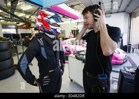 FLEMING Tom (gbr), Manthey 1st Phorm, Porsche 911 GT3 R LMGT3 #92, LM GT3, azione durante il Rookie test 2025 del FIA World Endurance Championship 2025, il 9 novembre 2025 sul circuito Internazionale del Bahrain a Sakhir, in Bahrain Foto Stock