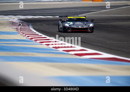 54 LACORTE Nicola (ita), Vista AF Corse, Ferrari 296 LMGT3 #54, LM GT3, azione durante le 8 ore del Bahrain 2025, ottavo round del Campionato Mondiale Endurance 2025 FIA, dal 6 all'8 novembre 2025 sul circuito Internazionale del Bahrain a Sakhir, Bahrain Foto Stock