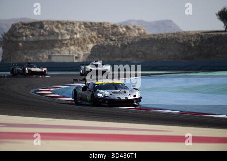54 LACORTE Nicola (ita), Vista AF Corse, Ferrari 296 LMGT3 #54, LM GT3, azione durante le 8 ore del Bahrain 2025, ottavo round del Campionato Mondiale Endurance 2025 FIA, dal 6 all'8 novembre 2025 sul circuito Internazionale del Bahrain a Sakhir, Bahrain Foto Stock