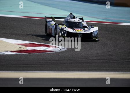 94 CASSIDY Nick (nzl), JAKOBSEN Malthe (dnk), Peugeot TotalEnergies, Peugeot 9X8 #94, Hypercar, azione durante le 8 ore del Bahrain 2025, ottavo round del Campionato Mondiale Endurance 2025 FIA, dal 6 all'8 novembre 2025 sul circuito Internazionale del Bahrain a Sakhir, in Bahrain Foto Stock