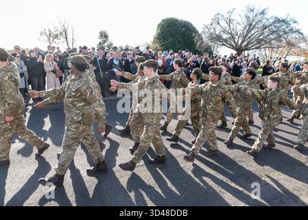 Clifftown Parade, Southend on Sea, Essex, Regno Unito. 9 novembre 2025. Il servizio domenicale della memoria si svolge presso il Southend War Memorial, sopra il lungomare di Southend on Sea. I deputati e i dignitari locali hanno preso il saluto dai rami militari, cadetti e altri gruppi Foto Stock