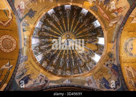 La chiesa di Chora, ora moschea di Kariye, è una chiesa di epoca bizantina famosa per i suoi mosaici ornati e gli affreschi raffiguranti scene religiose e cristiane. Foto Stock