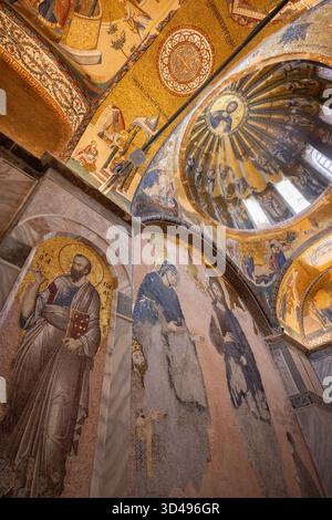 La chiesa di Chora, ora moschea di Kariye, è una chiesa di epoca bizantina famosa per i suoi mosaici ornati e gli affreschi raffiguranti scene religiose e cristiane. Foto Stock