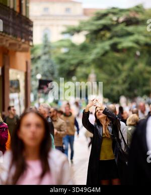 Scena di strada Verona, Italia Foto Stock