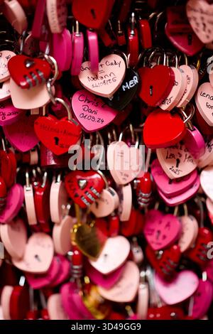 Lucchetti a forma di cuore, Casa di Giulietta, Verona, Italia Foto Stock
