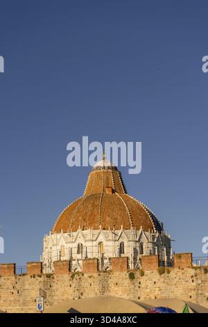 Battistero di Pisa Battistero di Pisa in Piazza del Miracoli Piazza Duomo, cimitero di Camposanto, torre pendente di pisa in Toscana, Italia Foto Stock