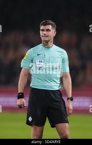 Deventer, Paesi Bassi. 9 novembre 2025. DEVENTER, 09-11-2025, De Adelaarshorst, stagione 2025/2026, Dutch Eredivisie Football, partita tra Go Ahead Eagles e Feyenoord, arbitro di Picture Shows Joey Kooij credito: Pro Shots/Alamy Live News Foto Stock
