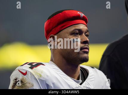 Berlino, Ger. 9 novembre 2025. Il wide receiver degli Atlanta Falcons Jamal Agnew (14) lascia il campo deluso dopo la partita della NFL International tra Indianapolis Colts e Atlanta Falcons tenutasi allo Stadio Olimpico di Berlino, in Germania, il 9 novembre 2025. (Foto di Marco Bader/HMB Media/Sipa USA) credito: SIPA USA/Alamy Live News Foto Stock