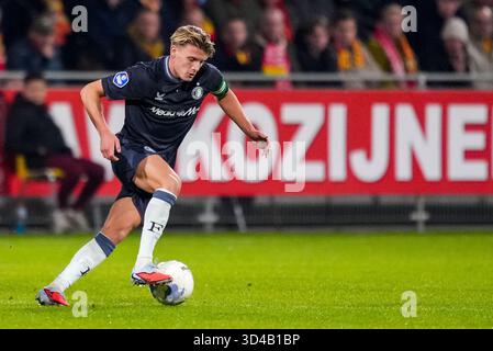 Deventer, Paesi Bassi. 9 novembre 2025. DEVENTER, 09-11-2025, De Adelaarshorst, stagione 2025/2026, Dutch Eredivisie Football, partita tra Go Ahead Eagles e Feyenoord, Picture Shows Feyenoord player Sem Steijn credito: Pro Shots/Alamy Live News Foto Stock