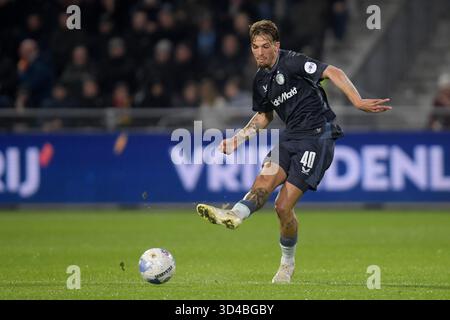 Deventer, Paesi Bassi. 9 novembre 2025. DEVENTER, PAESI BASSI - 9 NOVEMBRE: Luciano Valente del Feyenoord durante l'incontro olandese Eredivisie tra Go Ahead Eagles e Feyenoord a De Adelaarshorst il 9 novembre 2025 a Deventer, Paesi Bassi. (Foto di Dennis Bresser/Orange Pictures) credito: Orange Pics BV/Alamy Live News Foto Stock