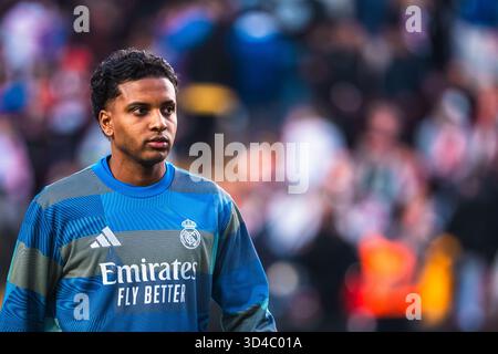 Madrid, Espagne. 9 novembre 2025. Rodrygo va al Real Madrid durante la partita di calcio LaLiga del campionato spagnolo tra Rayo Vallecano e Real Madrid CF il 9 novembre 2025 all'Estadio de Vallecas di Madrid, Spagna - foto Alexandre Martins/DPPI Credit: DPPI Media/Alamy Live News Foto Stock
