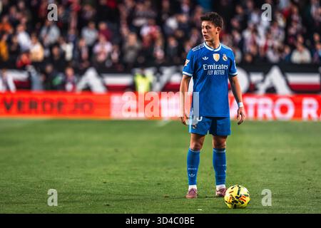 Madrid, Espagne. 9 novembre 2025. Arda Guler del Real Madrid durante il campionato spagnolo di LaLiga tra Rayo Vallecano e Real Madrid CF il 9 novembre 2025 all'Estadio de Vallecas di Madrid, Spagna - foto Alexandre Martins/DPPI credito: DPPI Media/Alamy Live News Foto Stock